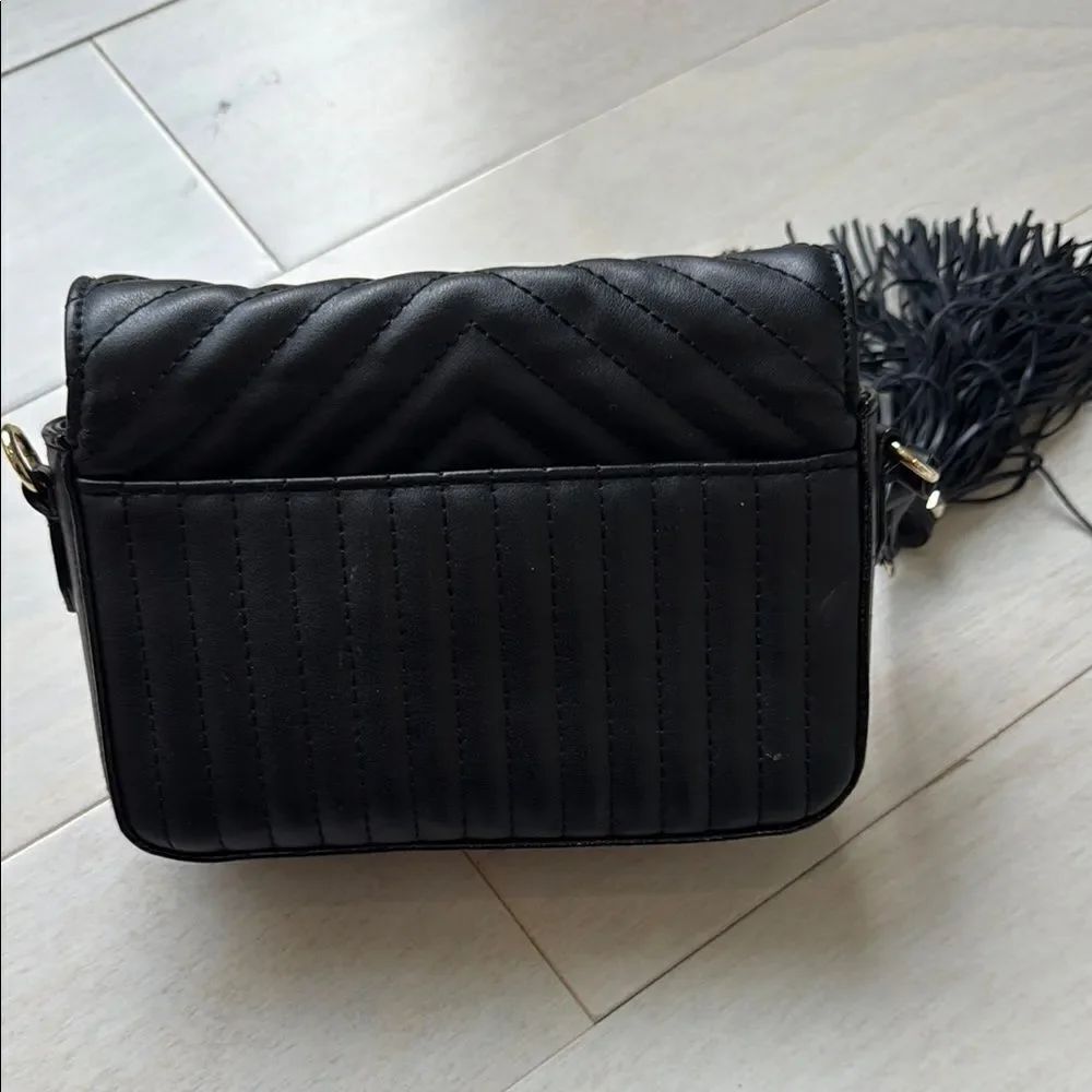 NWOT Victoria's Secret Black Quilted Bag with Gold Hardware - Picture 4 of 4